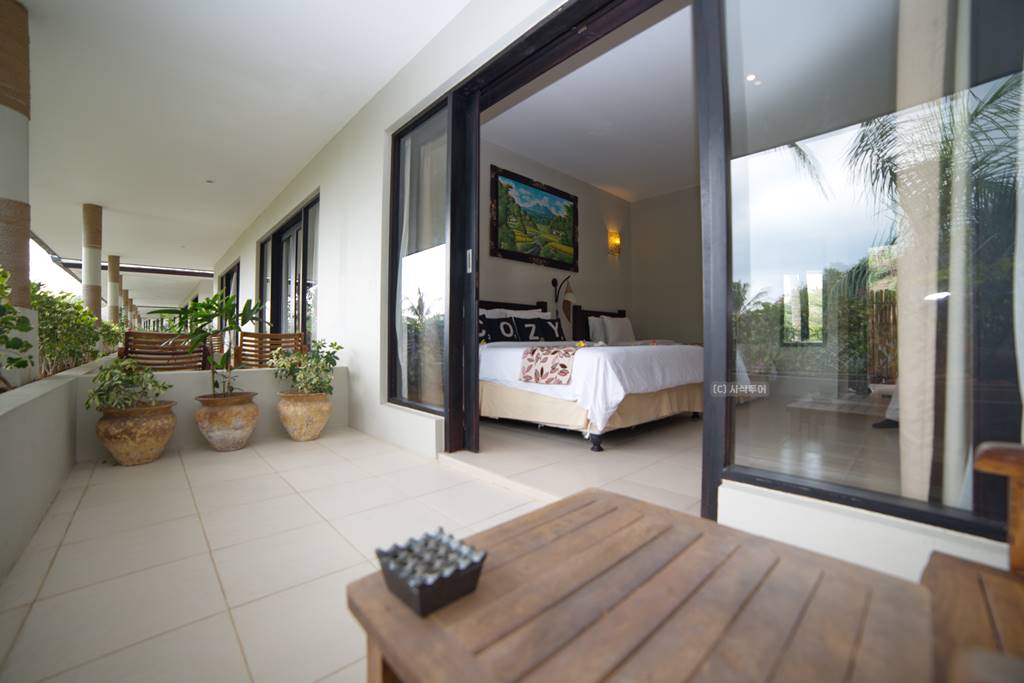 Resort room009.jpg
