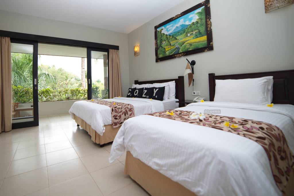 Resort room007.jpg