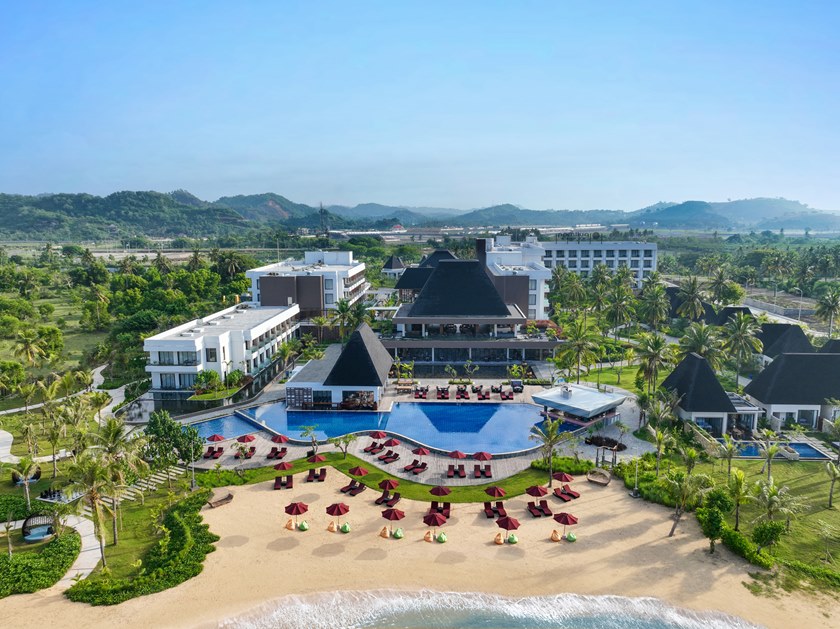 AERIAL DAYTIME FROM BEACH TO FRONT DJI_0377.jpg