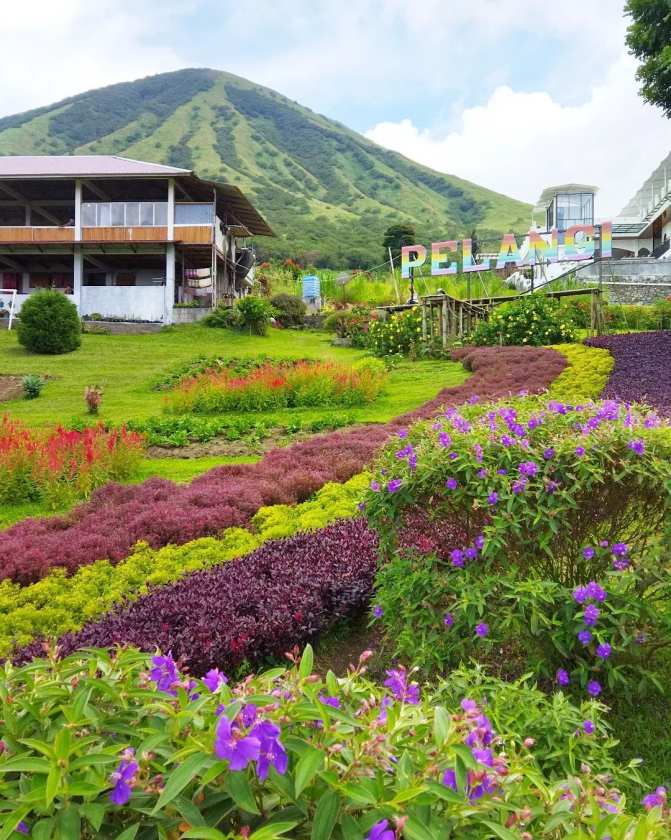 Taman pelangi tomohon.jpg