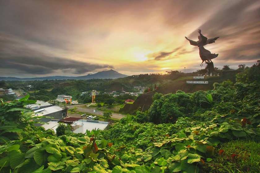 yesus-manado3.jpg