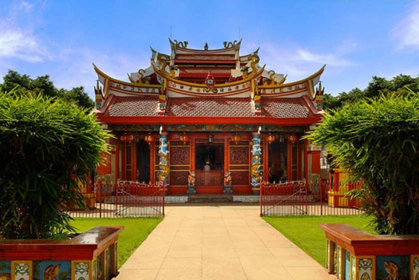 Klenteng-Ban-Hin-Kiong-Manado - Copy.jpg