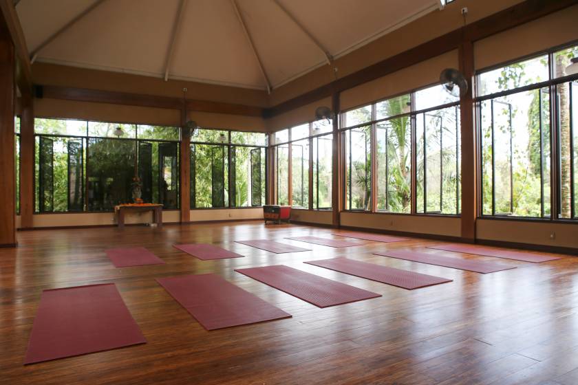 요가반TheYogaBarn-studioSurya.jpg
