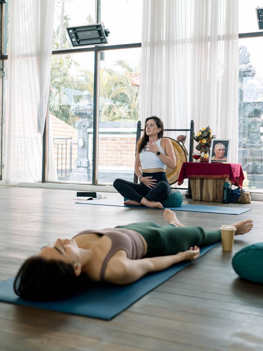 발리요가사마디Shift your perspective, find your power.Thank you to everyone who joined our Headstand Workshop with Sally.It was more than just learning to go upside down it was about facing fears, building trust in your bod (9).jpg