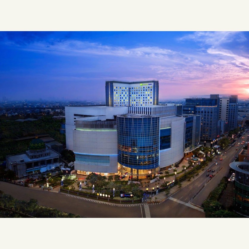 플루잇 몰 위 3.5성 호텔 Holiday Inn Express Pluit Citygate