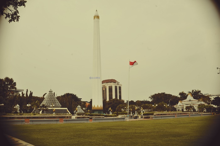 수라바야영웅기념탑_DSC5254.JPG