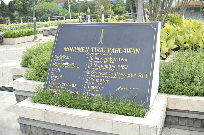 수라바야영웅기념탑_DSC5327.JPG