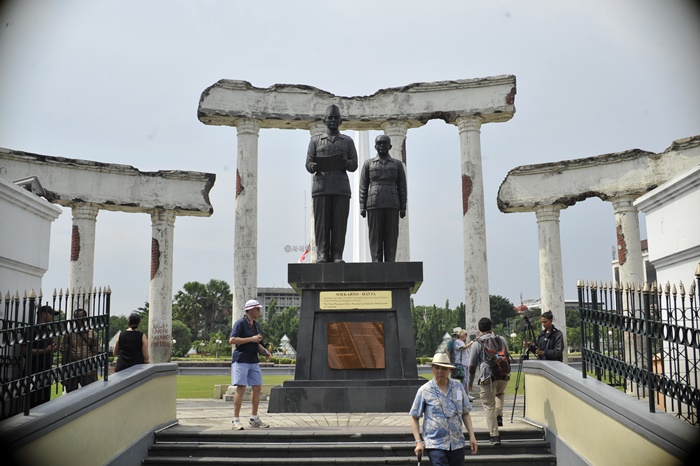 수라바야영웅기념탑_DSC5366.JPG